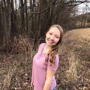 Meet your Posher, Chloe